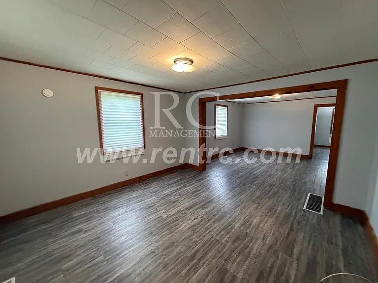 1206 Robinson St — Photo 6