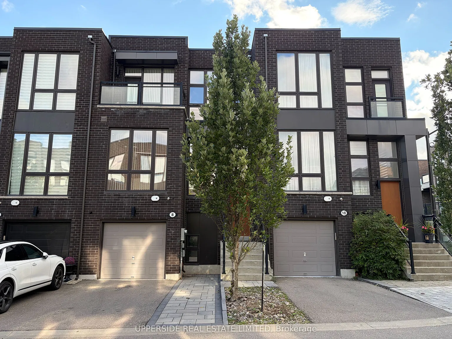 4 bed, $4,300 — Photo 1