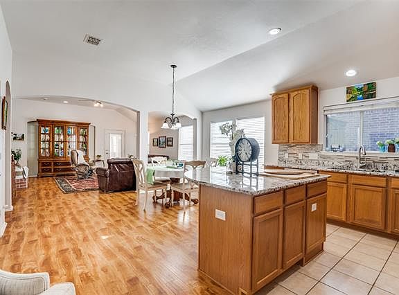 3rd image of 1212 Chestnut Hill Dr