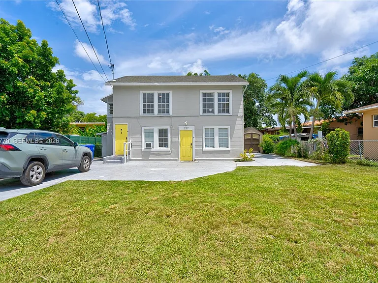 227 SW 30th Ave #B — Photo 14