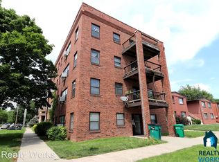 1202 F St #D2, Lincoln, NE 68508