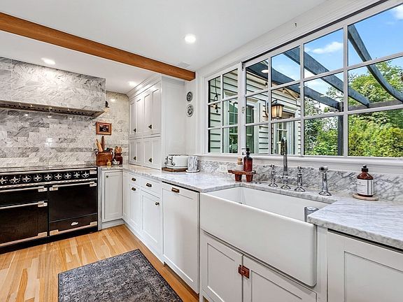 5th image of 424 Upham St