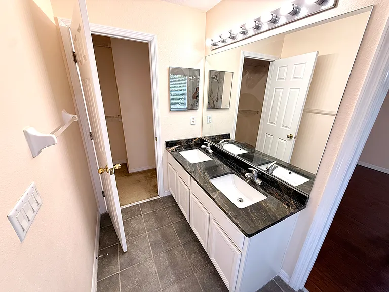 11652 Declaration Dr — Photo 47