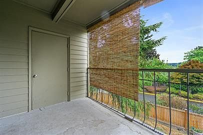 5th image of 17464 NE 38th St APT B201
