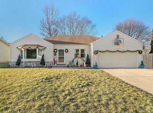 1019 Hampton Ct, McHenry, IL 60050