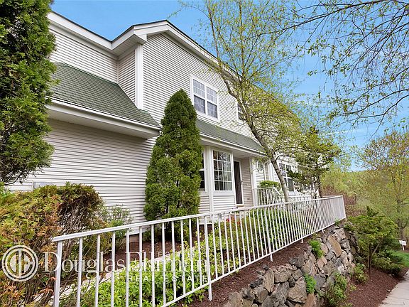 2nd image of 50 Lake Marie Ln