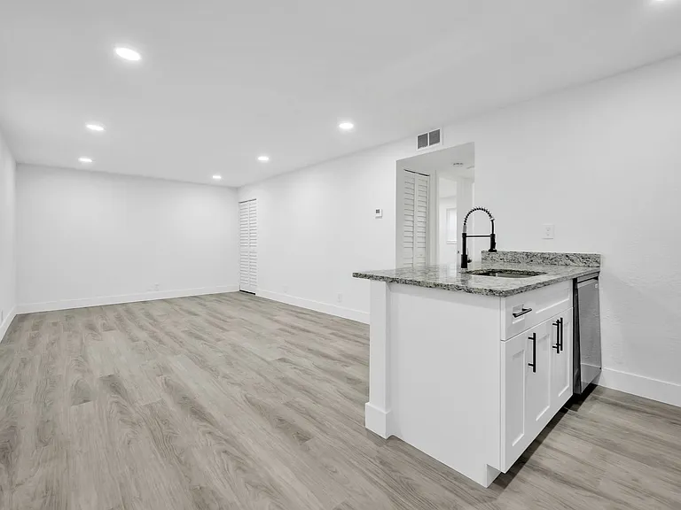 1015 NE 17th Ave — Photo 50