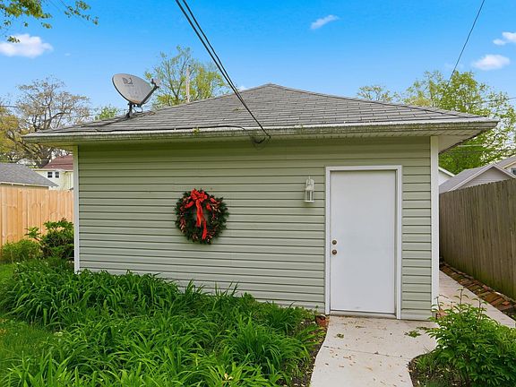 3rd image of 1706 Crescent Ave