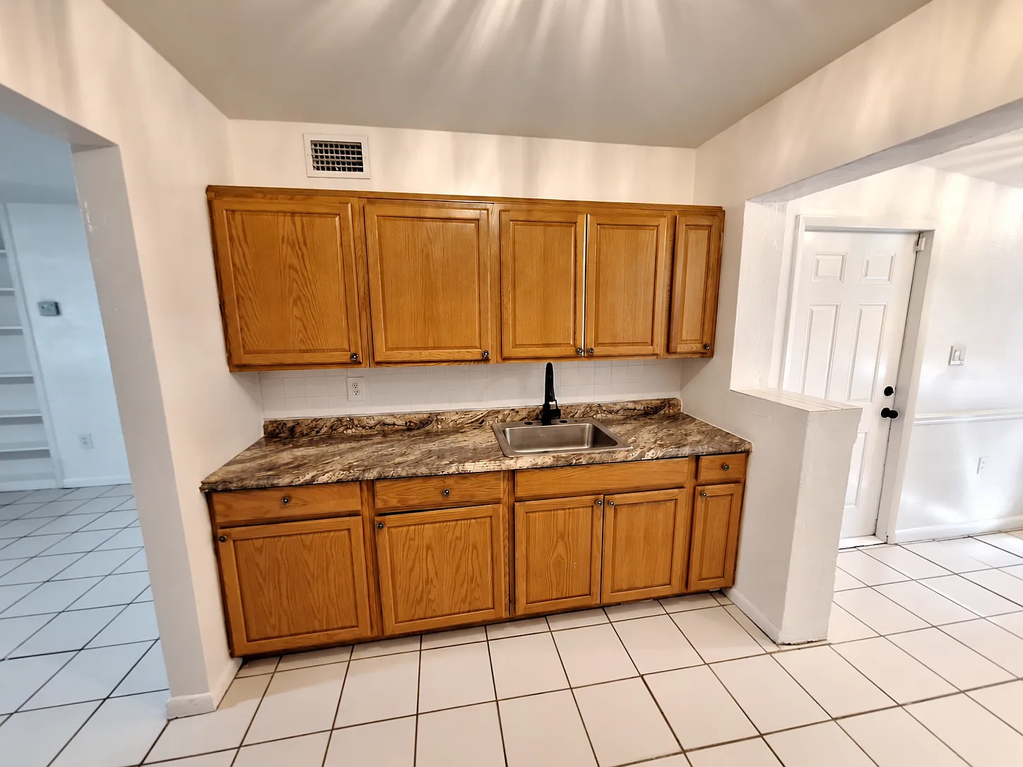 2 bed, 2.0 bath, 1052 sqft, $1,575 — Photo 2