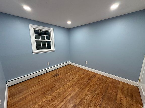 5th image of 40 Colony Dr