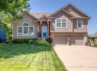 310 SW Albatross Ct, Lees Summit, MO 64082