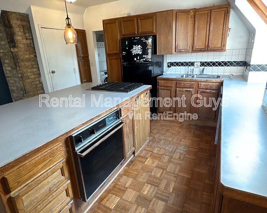 1st image of 2647 Girard Ave S APT 3