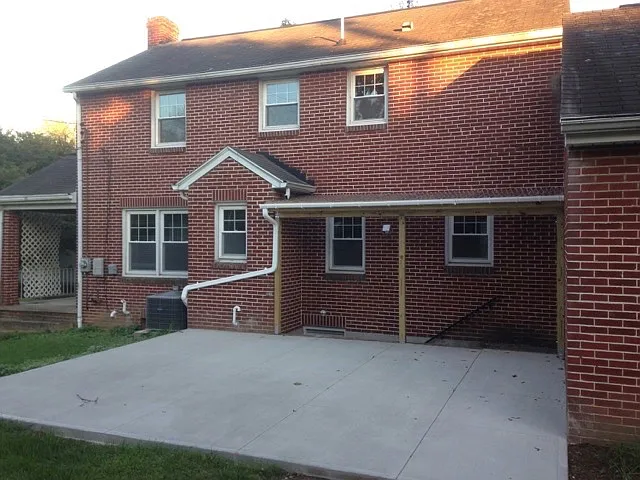 705 E Foster Ave — Photo 3