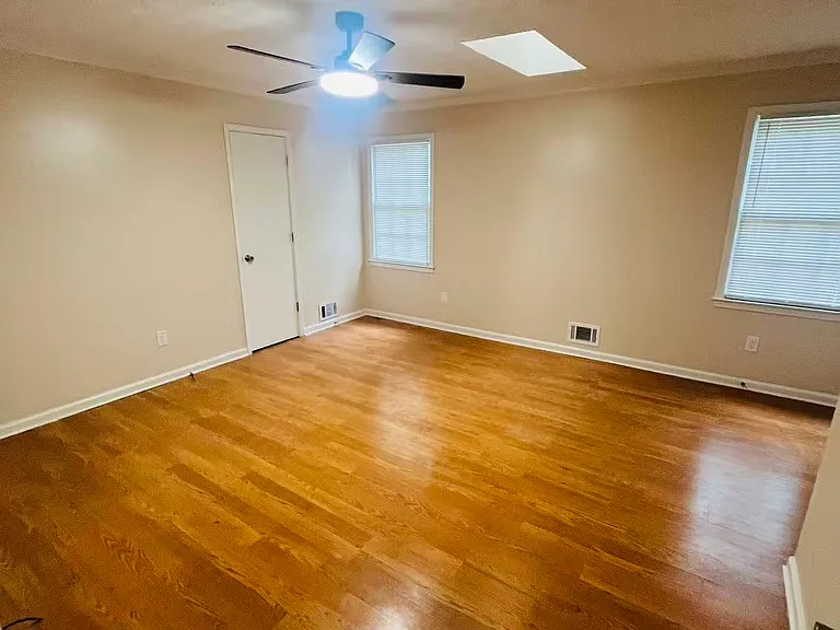 4060 Woodland Dr NW — Photo 8