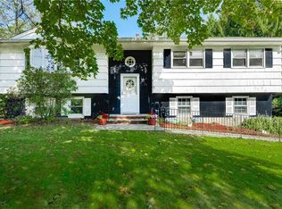 17 Lenape Rd, Pearl River, NY 10965