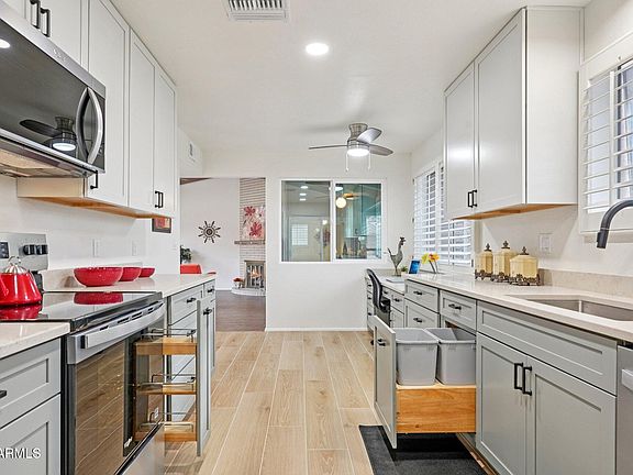 3rd image of 10115 W CHERYL Drive