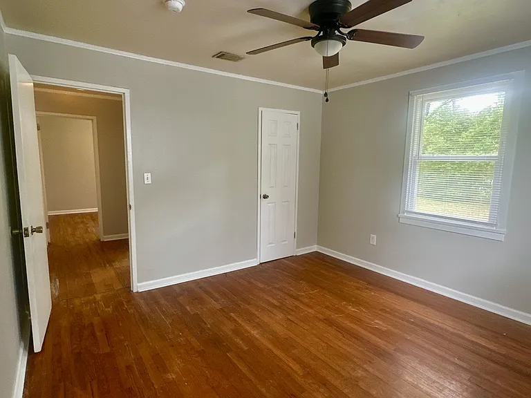 2408 Giddens Dr — Photo 4