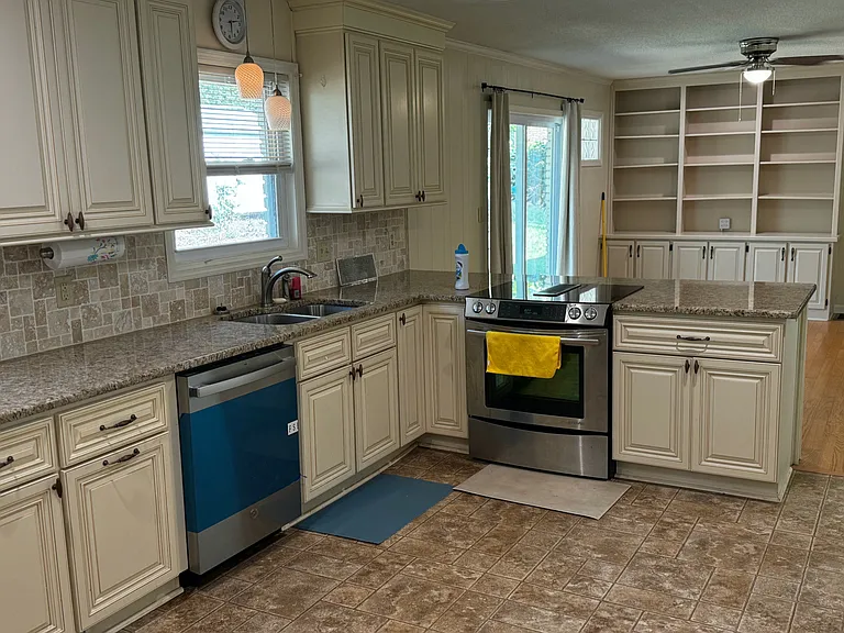 1497 Drayton Woods Dr — Photo 7