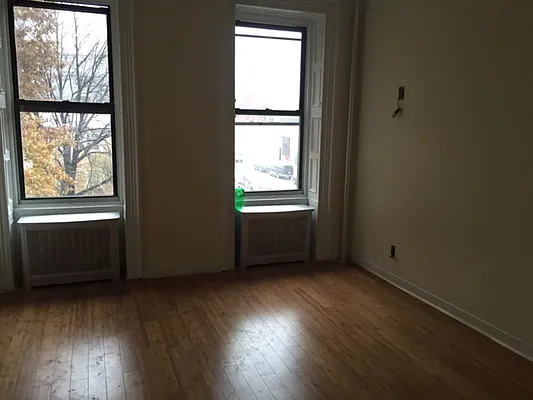 Rented by Premier Metro Realty Corp | media 28