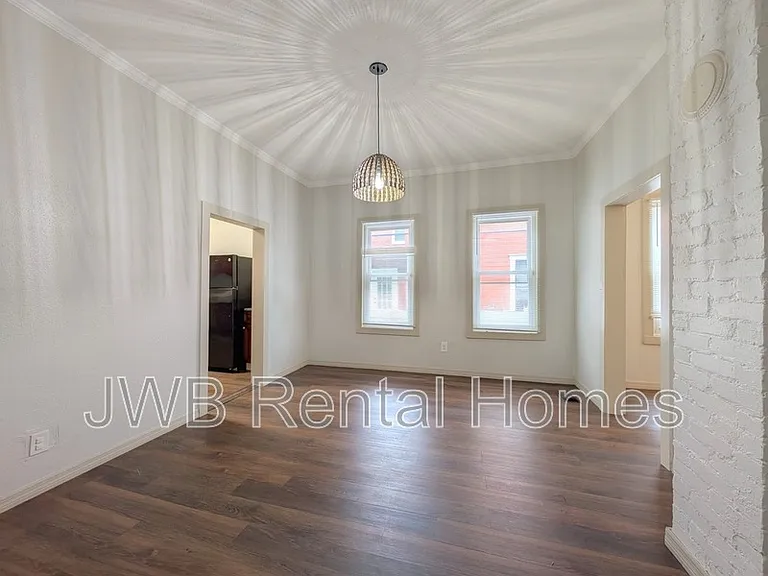 1445 Ionia St — Photo 4