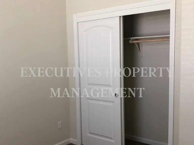 1470 Woodbury Ct — Photo 6