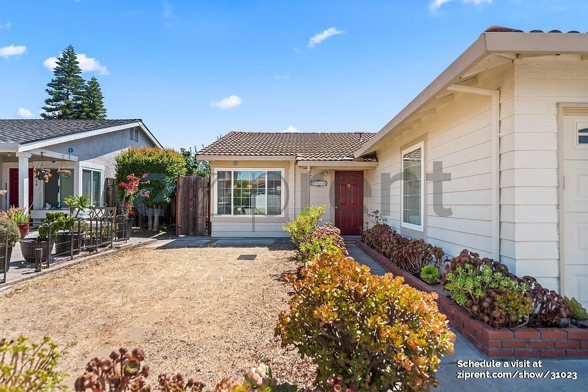 3 bed, 1078 sqft, $4,520 — Photo 3