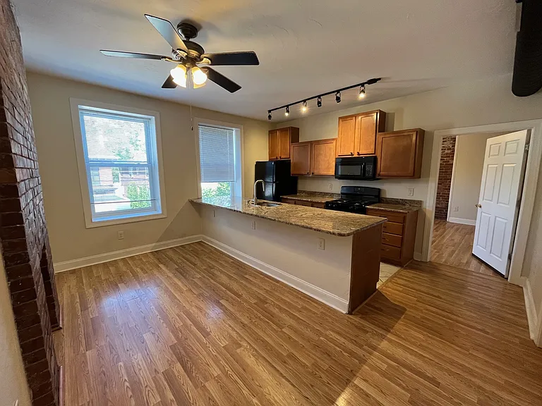 912 Portland St #3 — Photo 3