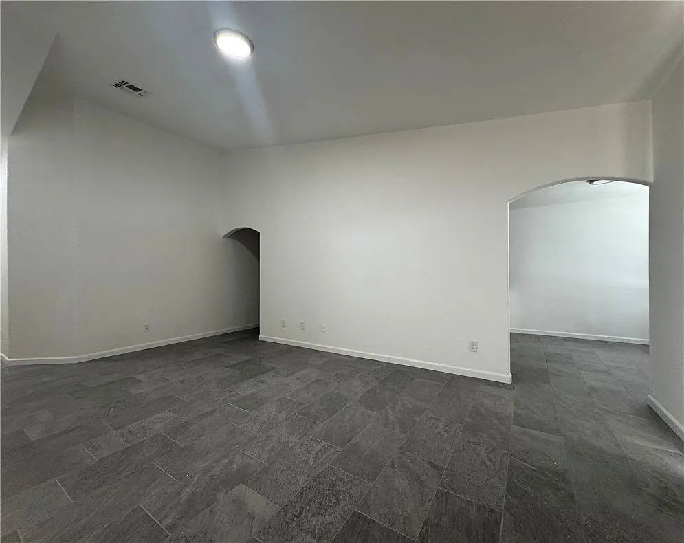 2 bed, 2.0 bath, 1098 sqft, $1,350 — Photo 2