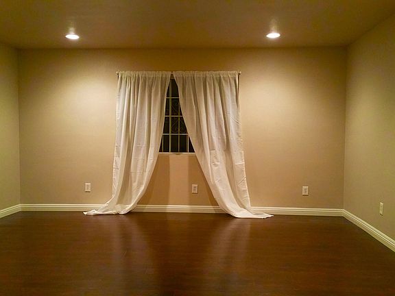 5th image of 12765 Strathern St