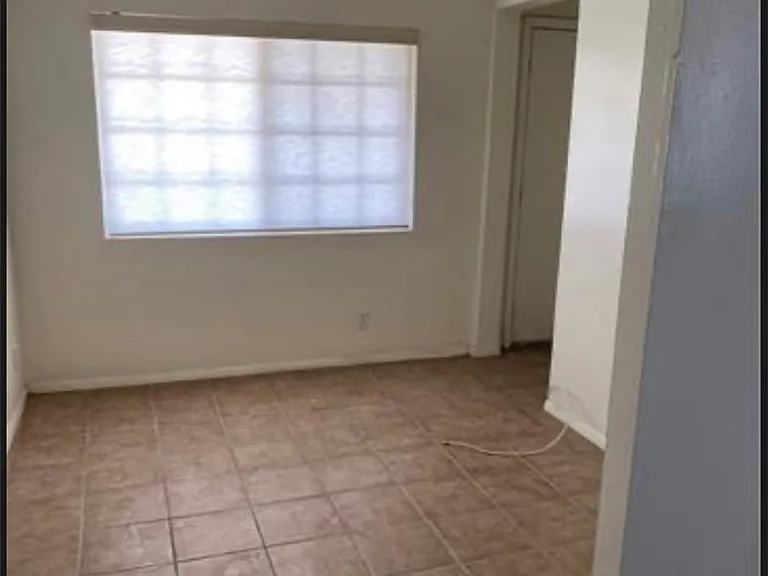19216 Kendall Dr — Photo 5