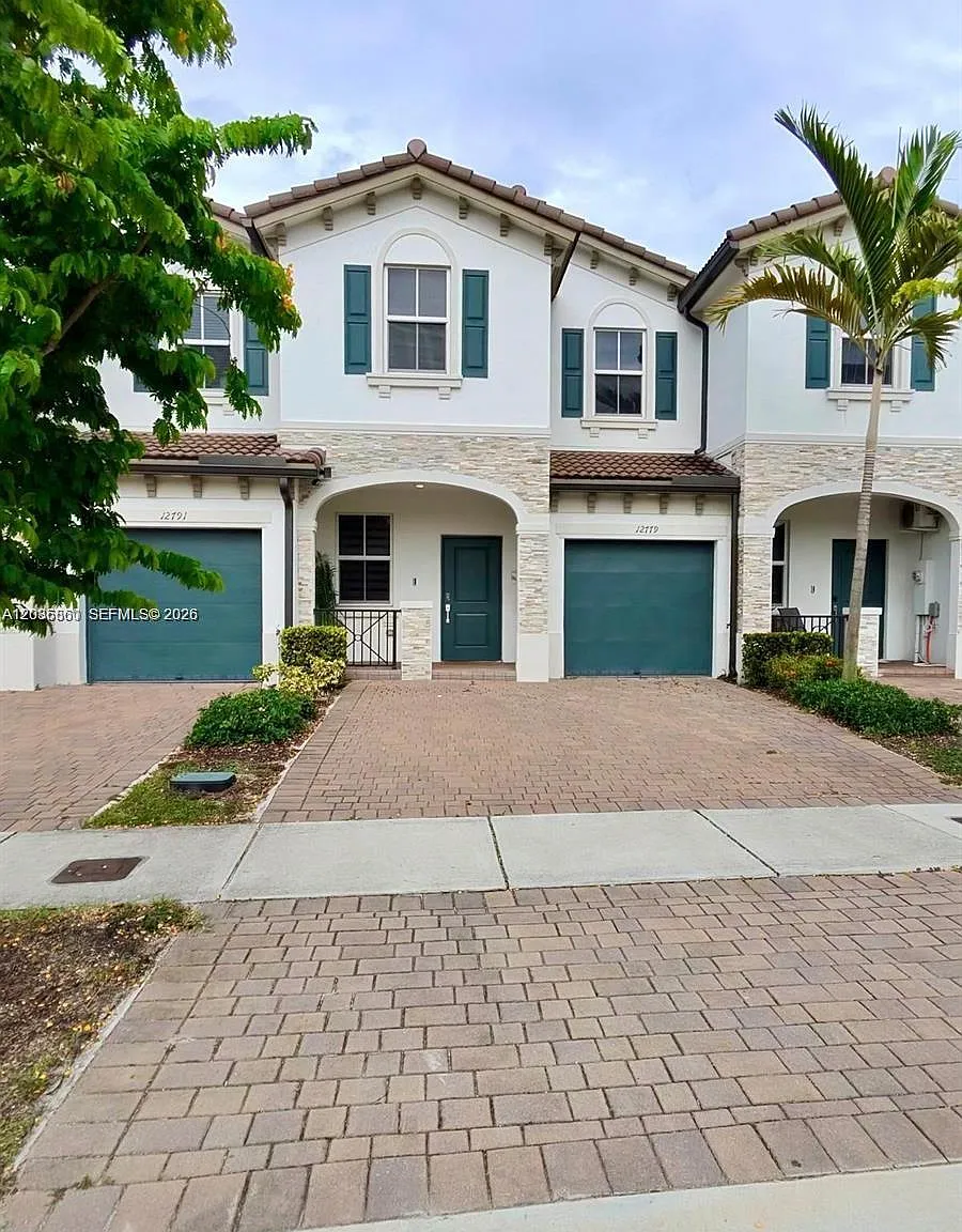 3 bed, 2.5 bath, 1695 sqft, $3,650 — Photo 1