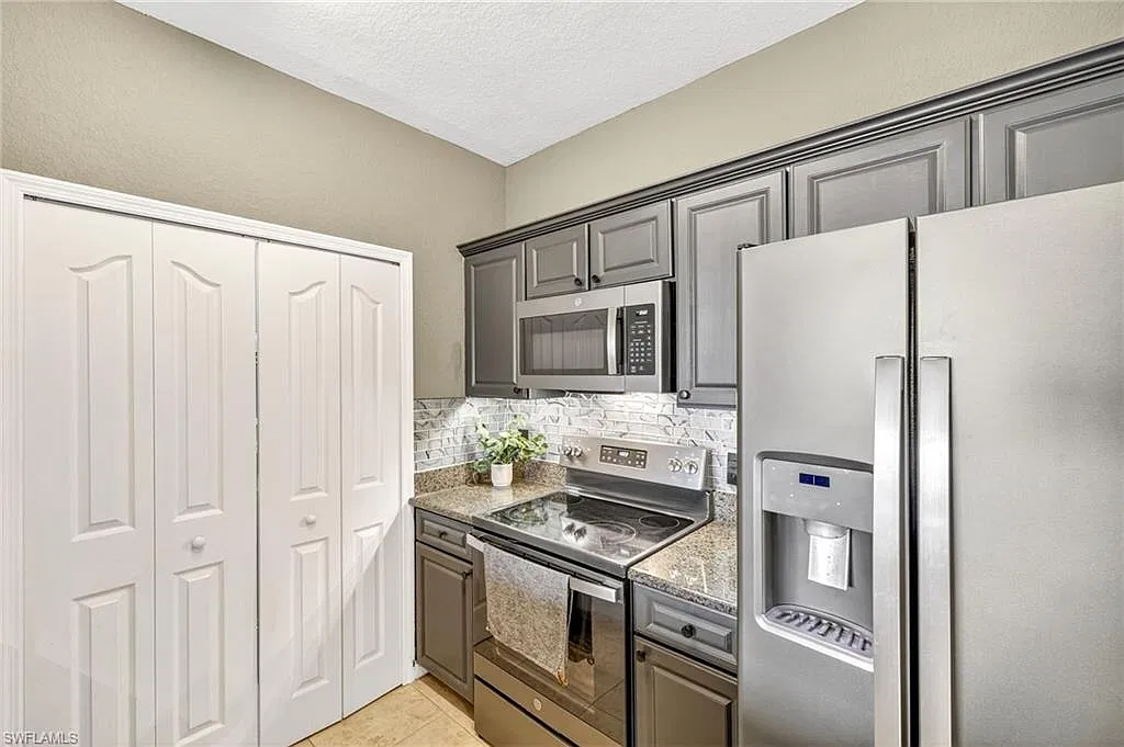 1 bed, 1.0 bath, 899 sqft, $1,800 — Photo 3