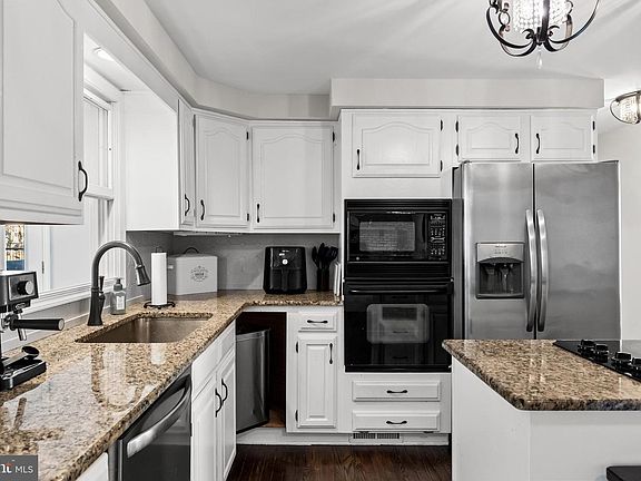 3rd image of 506 Fairview Rd