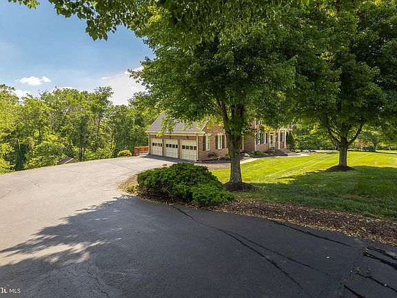 3rd image of 7828 Wellington Dr