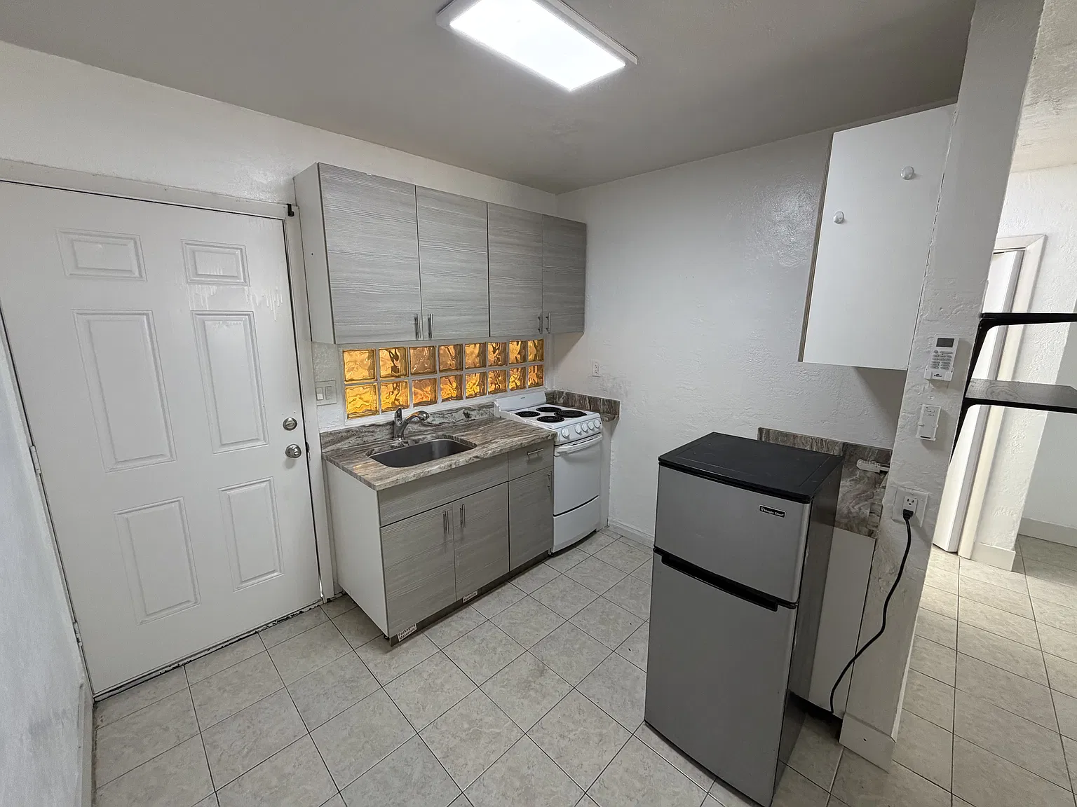 110 NE Monroe Cir N — Photo 3