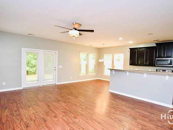 3rd image of 500 Summer Hill Way