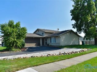 2489 Potomac Ln, Northwood, OH 43619