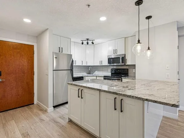 317 N 19th Ave SW #304, Calgary, AB T2S 0E1