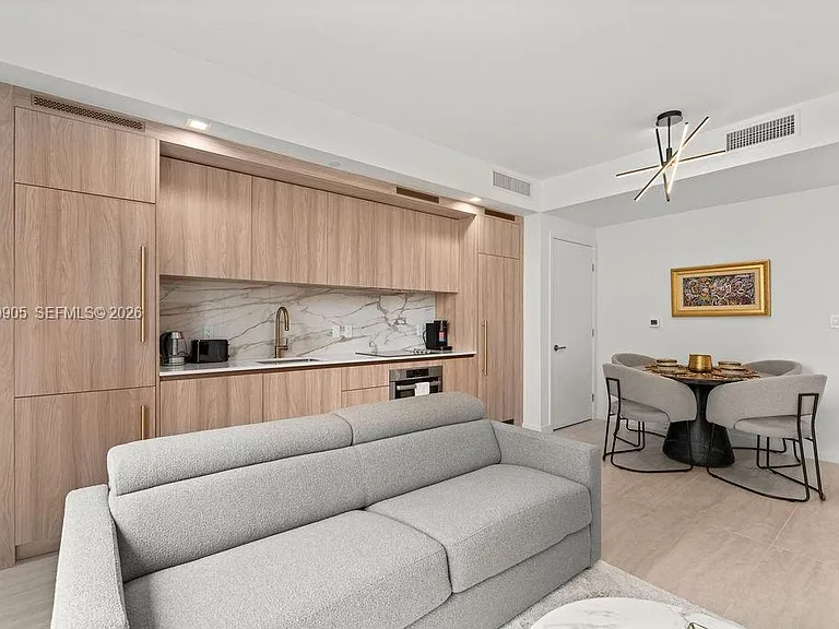 77 SE 5th St #1515 — Photo 4