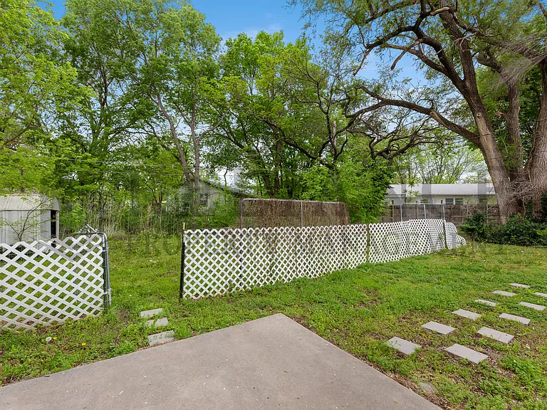 1642 E Denver Dr — Photo 5
