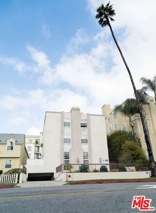 2 bed, 2.5 bath, 1448 sqft, $4,200 — Photo 2