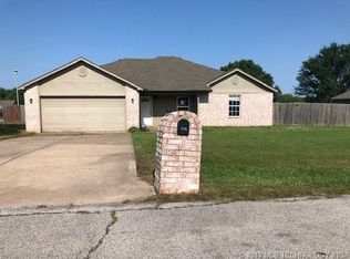1112 S Mockingbird Ln, Skiatook, OK 74070