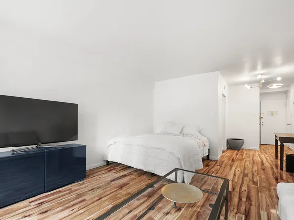 345 West 58th Street image 7 of 19