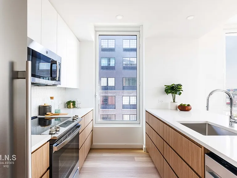 540 Waverly Ave #2B — Photo 4