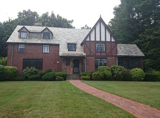 1152 W Roxbury Pkwy, Brookline, MA 02467