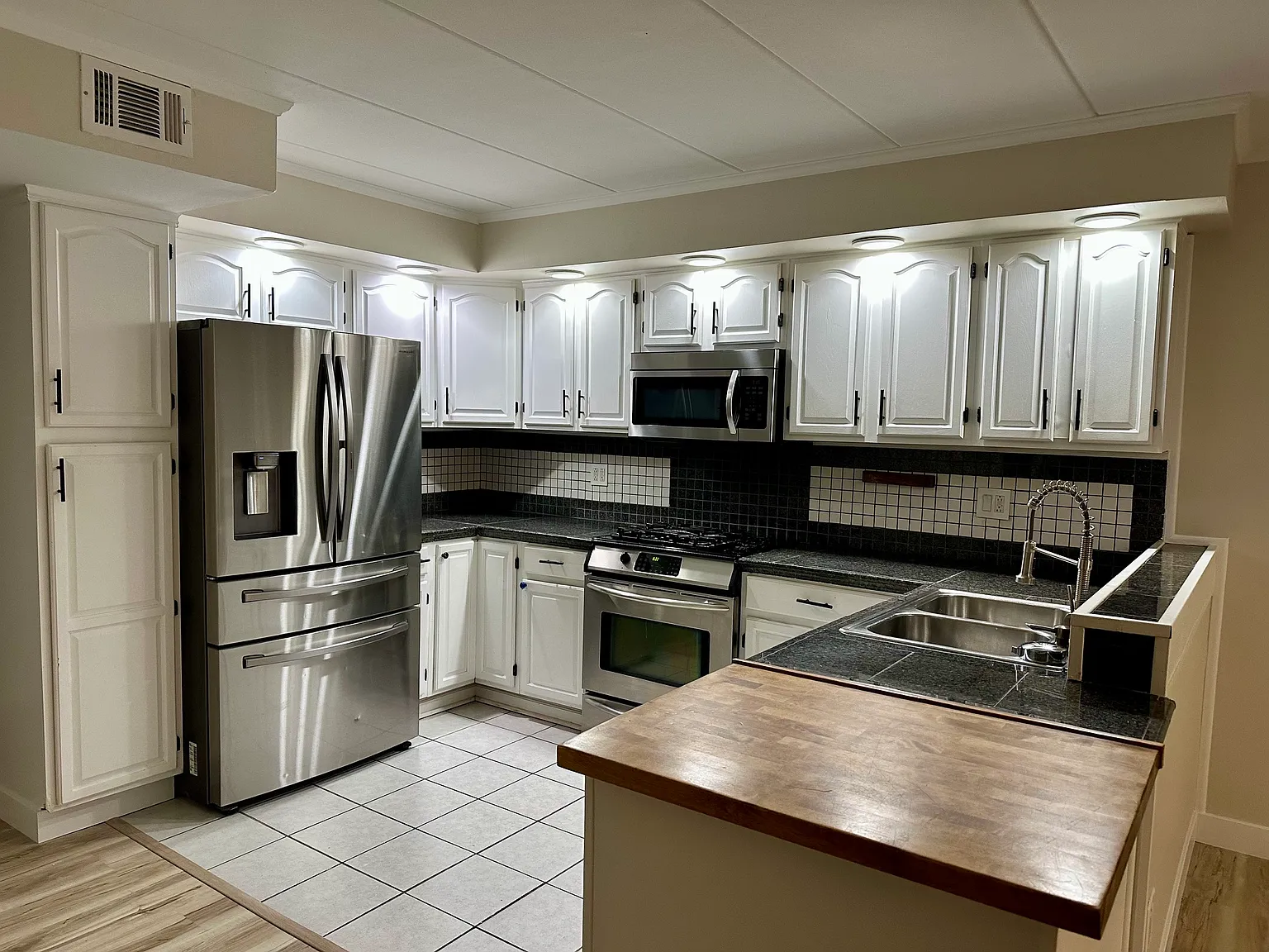 2 bed, 1088 sqft, $2,000 — Photo 3