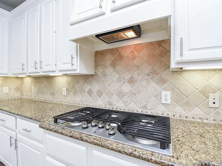 7606 Westmoreland Dr — Photo 16