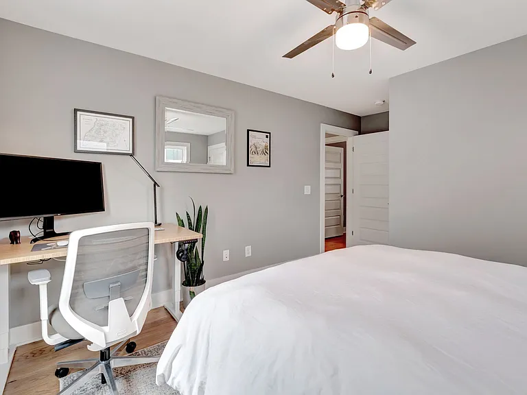 2038 Straightway Ave — Photo 22
