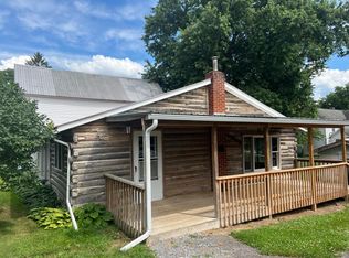 211 Washington St, Alderson, WV 24910