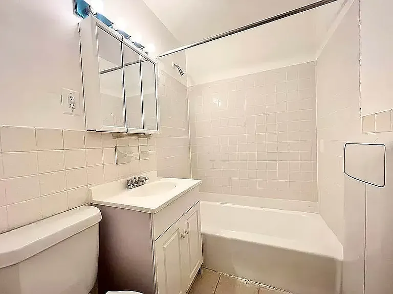 1068 Ward Ave #1E — Photo 36